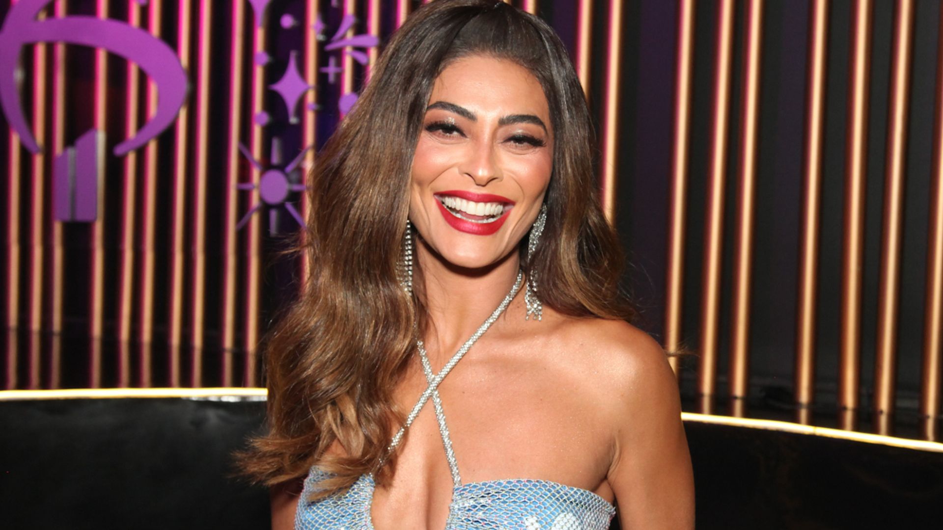 Juliana Paes surge com look totalmente transparente e marido dá bronca nos fotógrafos: “Longe”