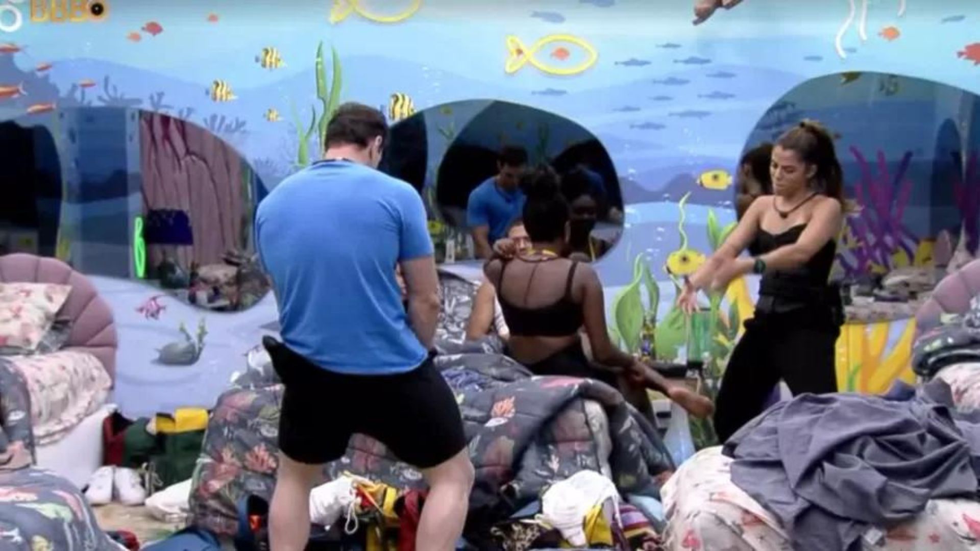 BBB23: Gustavo e Key fazem gesto obsceno para brother: “Vai se fod*”