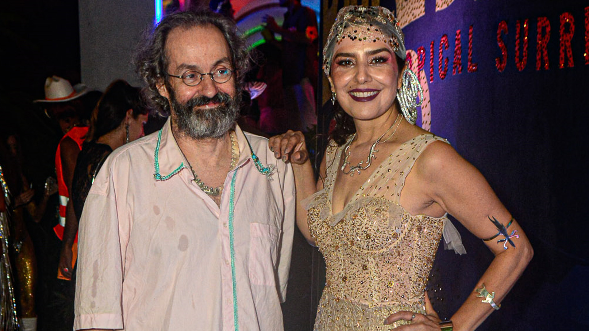 Discretíssimos, Letícia Sabatella e Daniel Dantas posam juntos em clique raro em baile de Carnaval