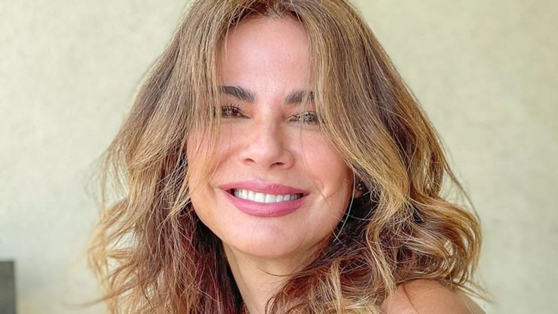 Luciana Gimenez confirma presença em Carnaval de cadeira de rodas: “Mais intenso”