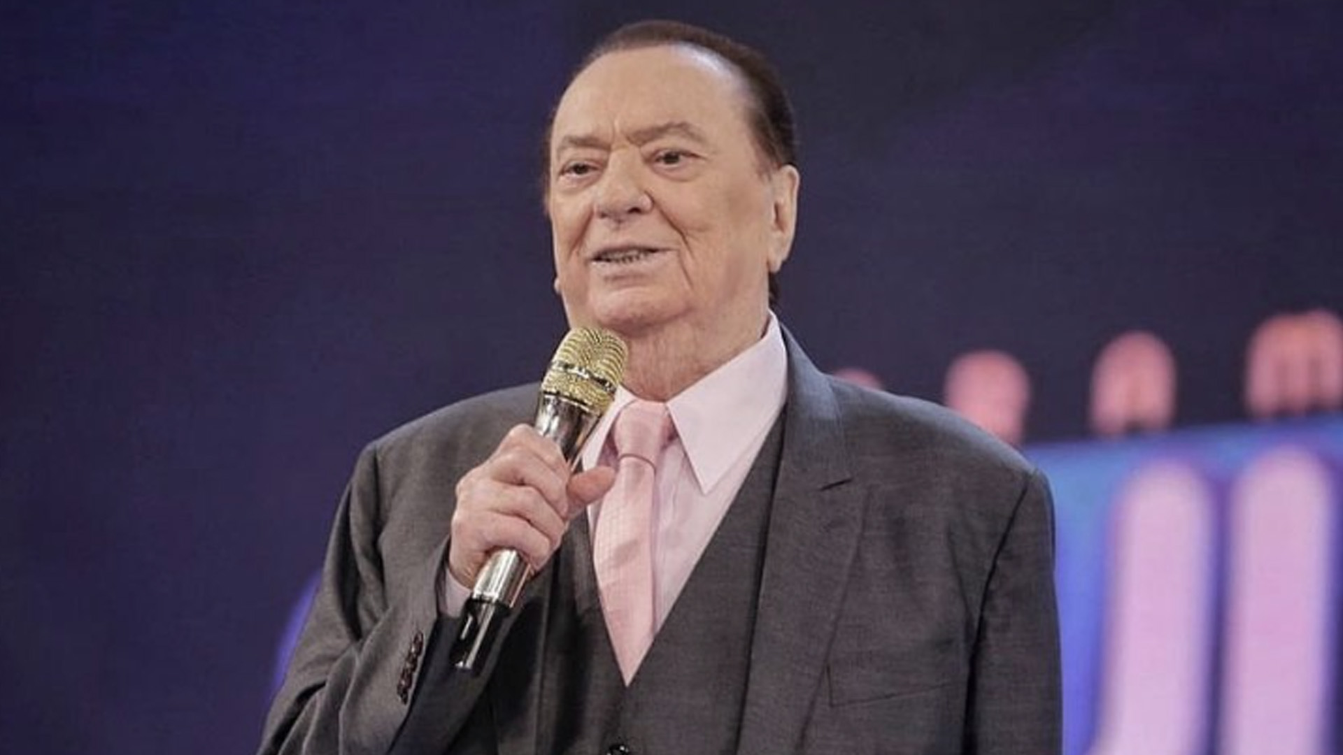 Aos 85 anos, Raul Gil é internado para procedimento delicado