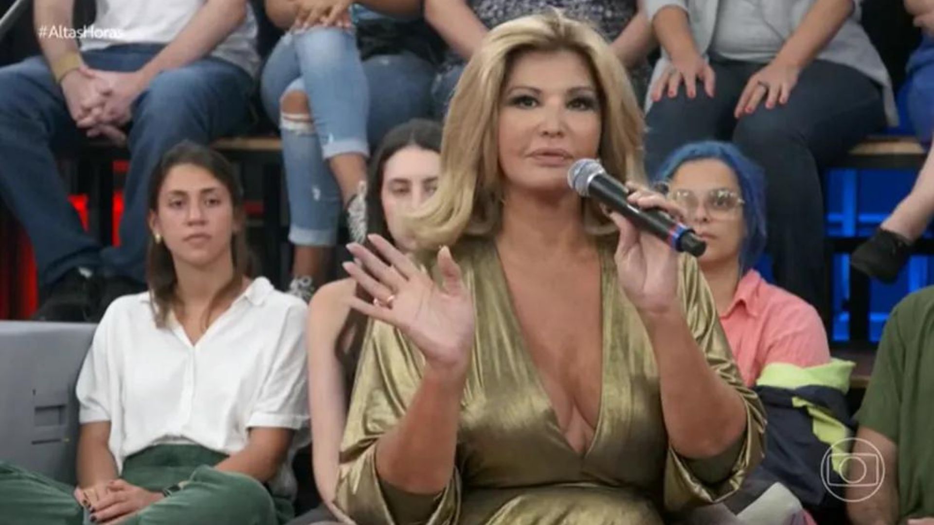 Aos 58 anos, Roberta Close reaparece deslumbrante no Altas Horas e desabada: “Magoava”