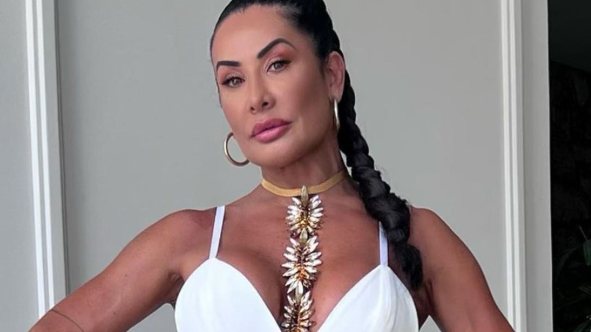 Musculosa, Scheila Carvalho é comparada com Gracyanne Barbosa após foto: “Irmã?”