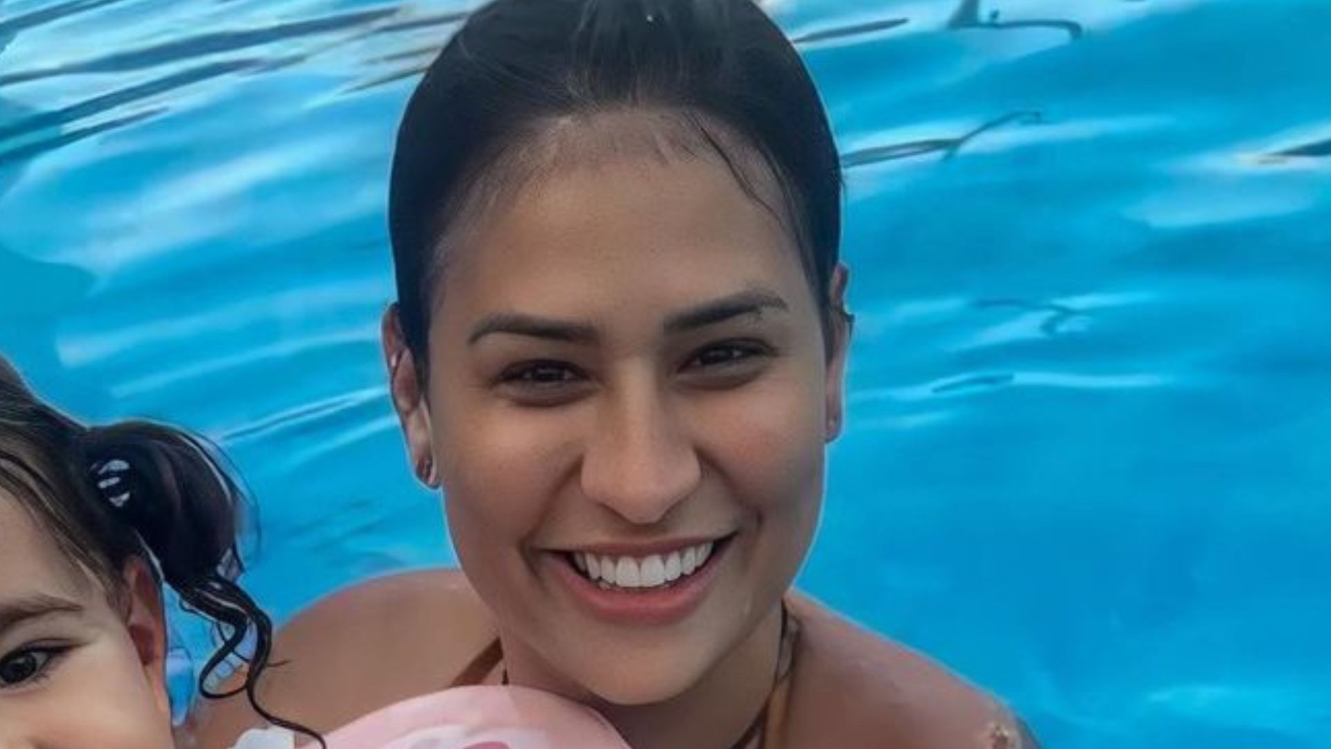 Simone Mendes curte piscina ao lado do marido e filhos: “Meu mundo!”
