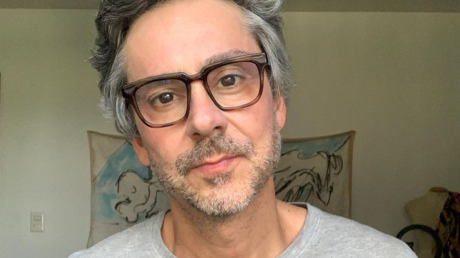 Alexandre Neto desabafa ao se afastar de novela para tratar doença: “Pior dor que já senti”
