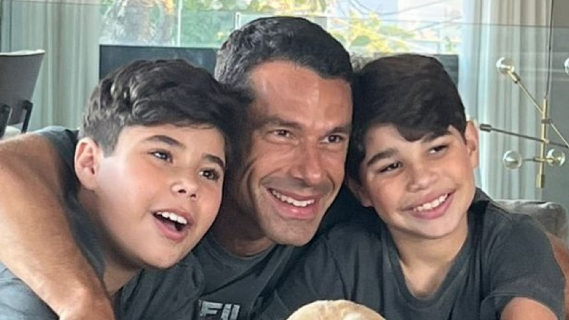 Avião com ex de Wanessa e os filhos faz pouso de emergência após despressurização