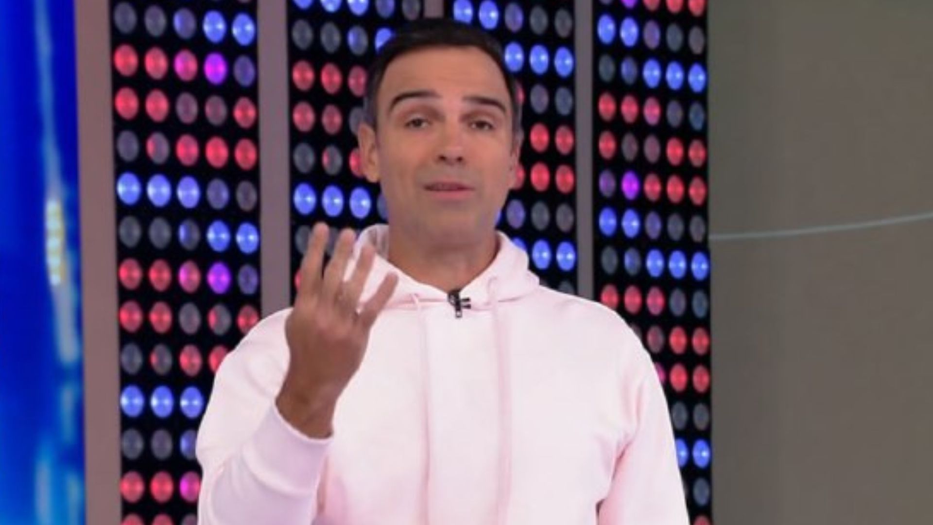 BBB23: Tadeu Schmidt entrega último poder de Larissa e Bruna Griphao como líderes; saiba qual