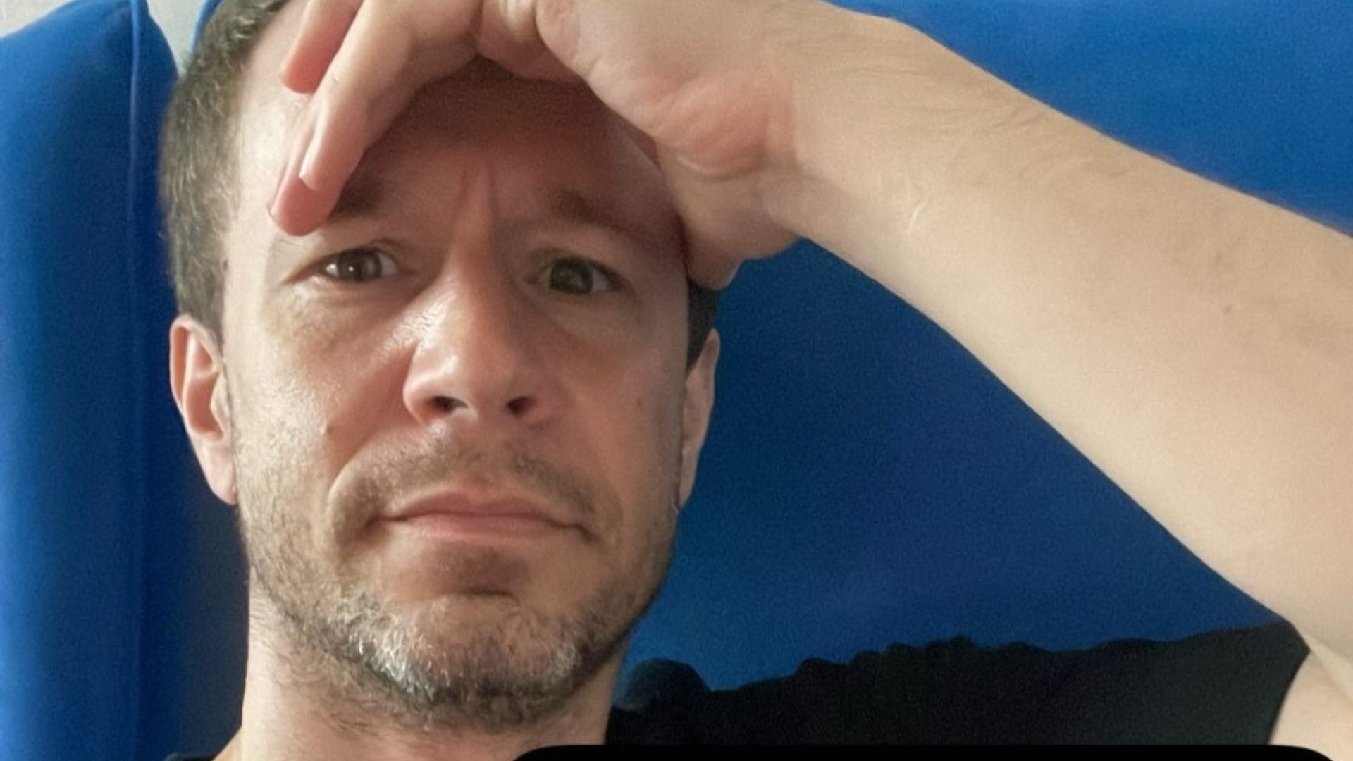 BBB23: Tiago Leifert veste camisa e manifesta torcida para brother: “Puxar mutirão”