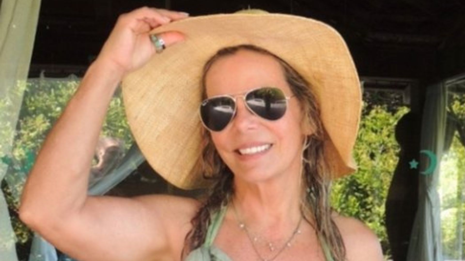 Aos 70 anos, Bruna Lombardi posa de biquíni e beleza choca: “Mulher apaixonante”