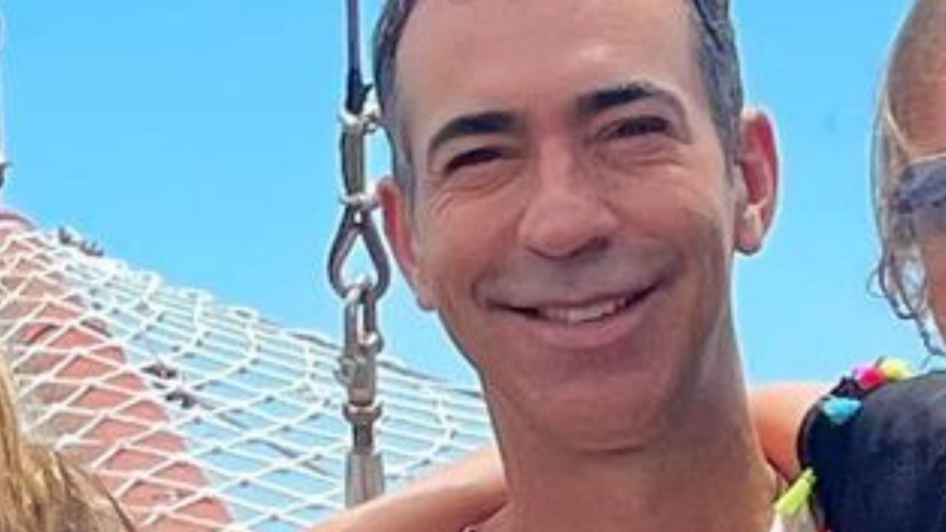 Cesar Tralli exibe clique raro de férias com a esposa, filha e enteada: “Muito amor”