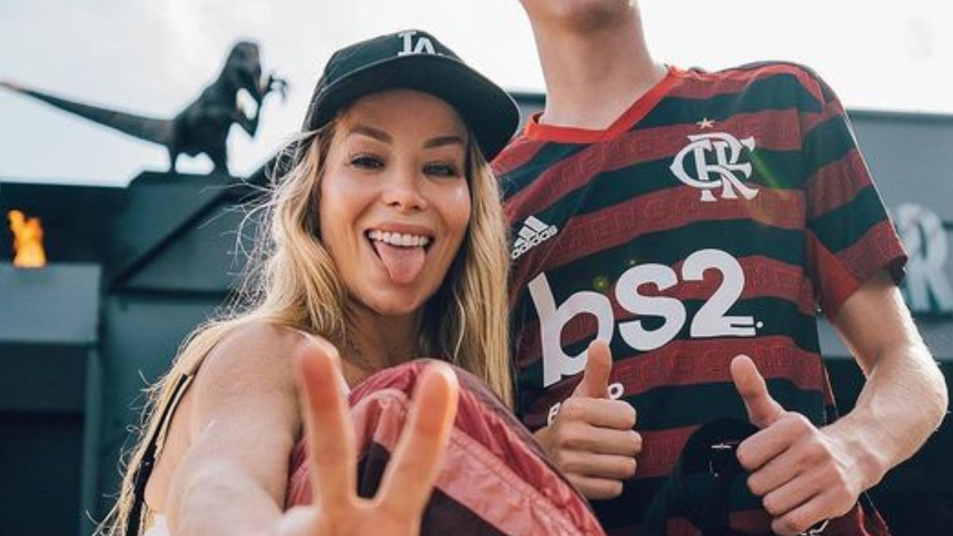 Dani Winits comemora os 15 anos do filho e semelhança impressiona: “Sua cara”