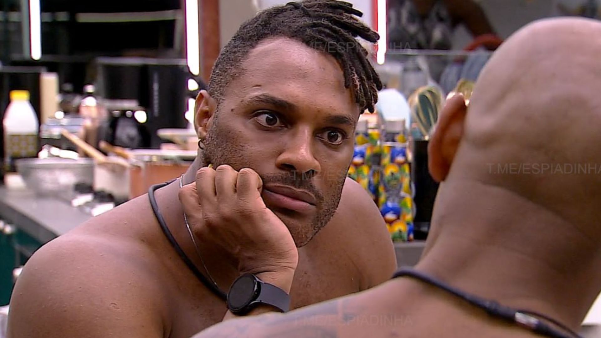 BBB23: Fred Nicácio é confrontado por Cezar após fala sobre enfermagem: “Você falou”