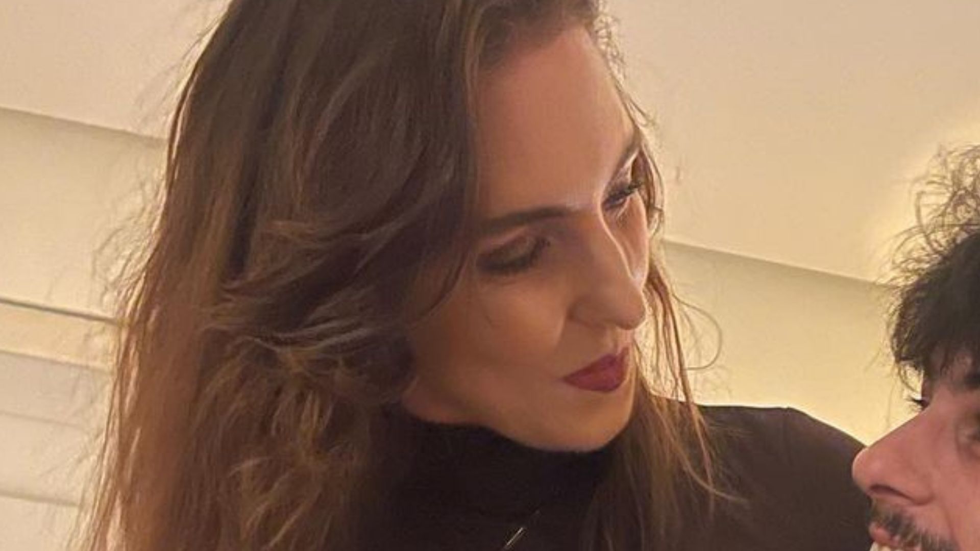 Glenda Kozlowski posa no colo do filho de 27 anos e semelhança impressiona: “Sua cara”