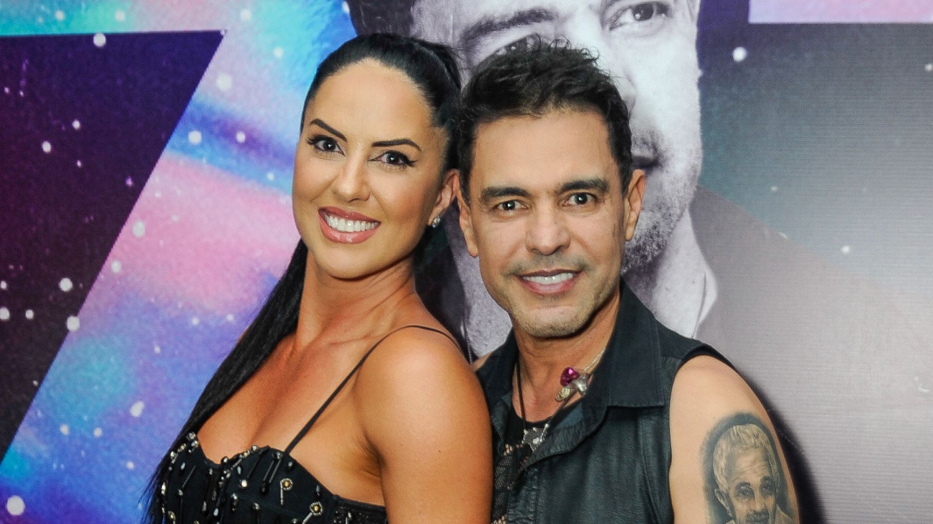 Mostrou tudo! Graciele Lacerda causa com look totalmente transparente em show de Zezé di Camargo