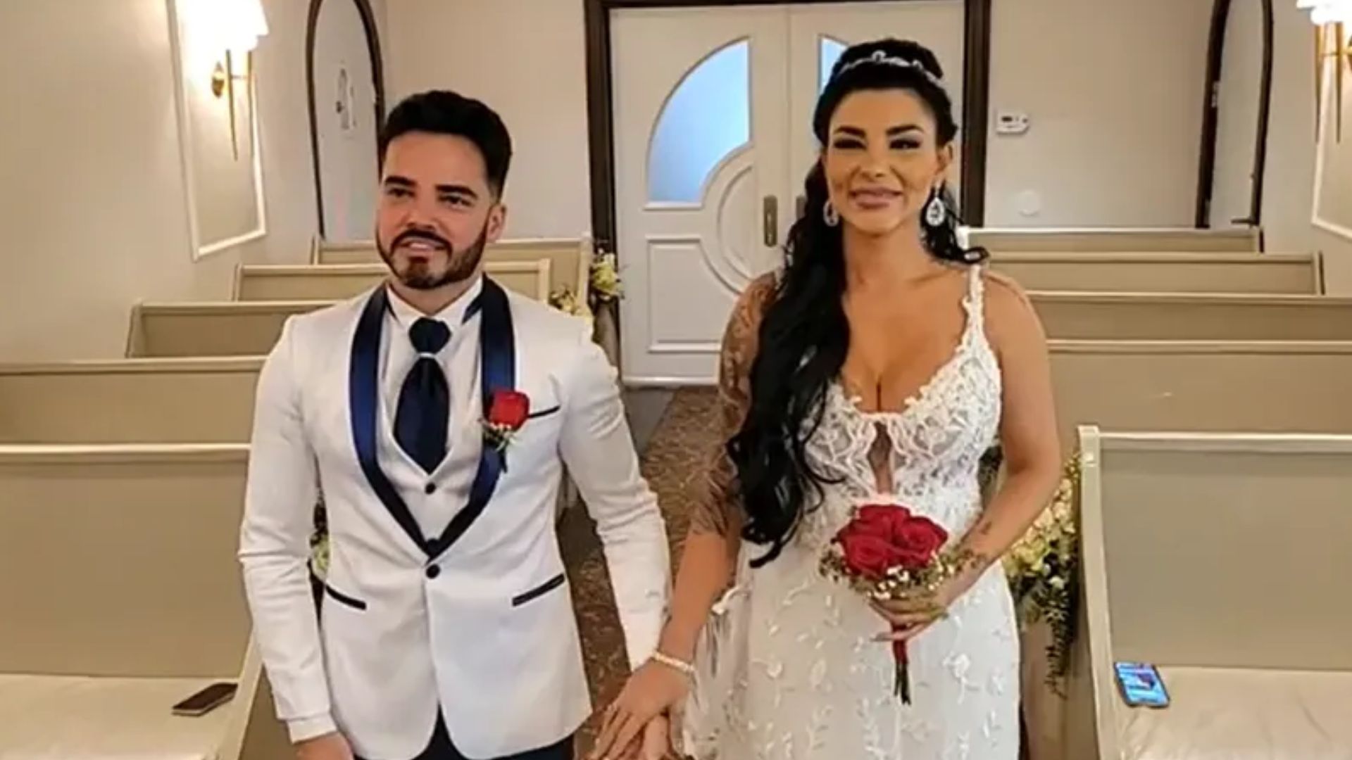 Após barrar Bia e Gretchen, Jenny Miranda se casa sem convidados em cerimônia simples