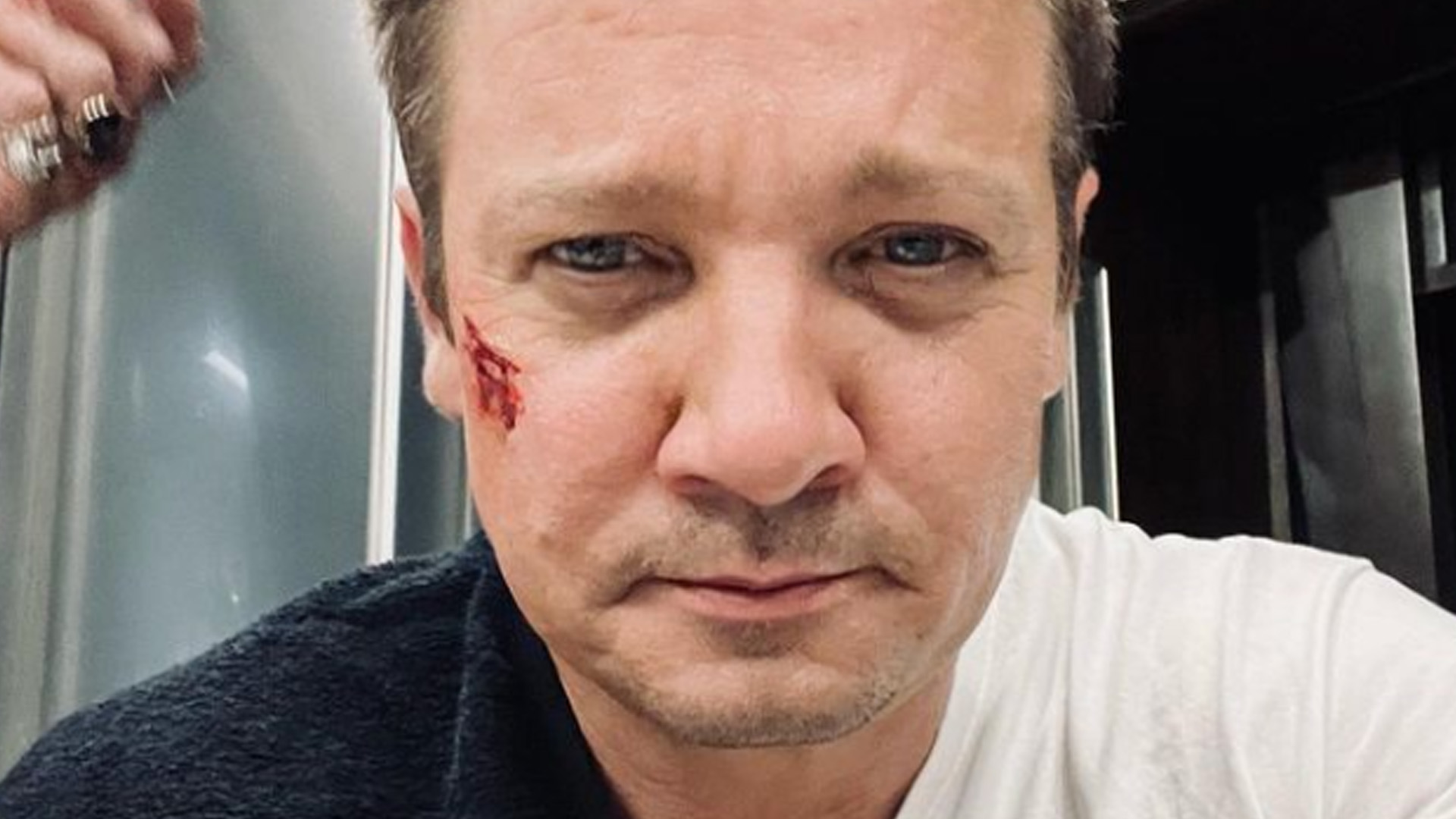 Ator de ‘Vingadores’, Jeremy Renner sofre acidente e fãs se desesperam: “Estado grave”