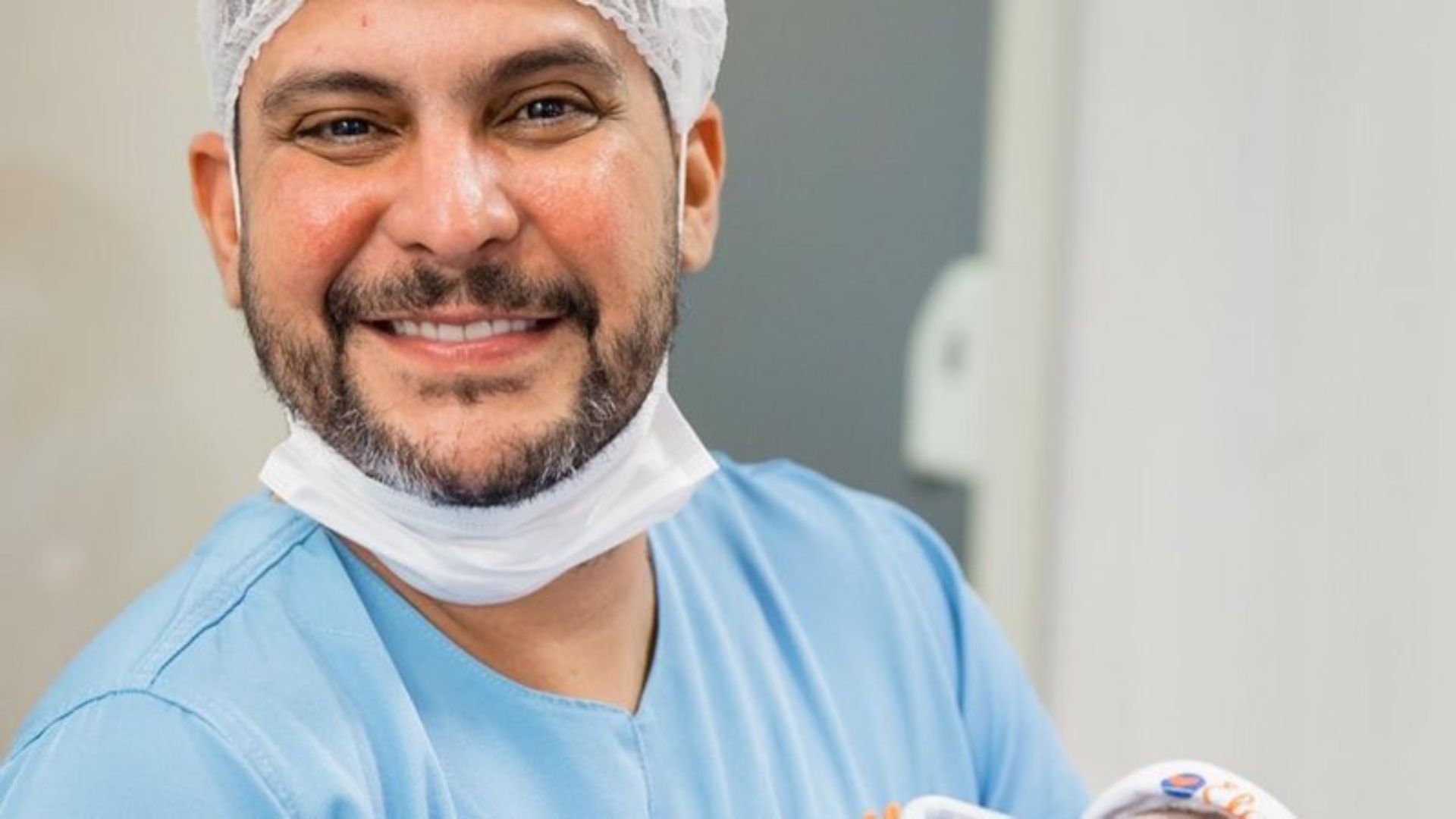 Jorge, da dupla com Mateus, exibe primeiras fotos da recém-nascida: “Linda”