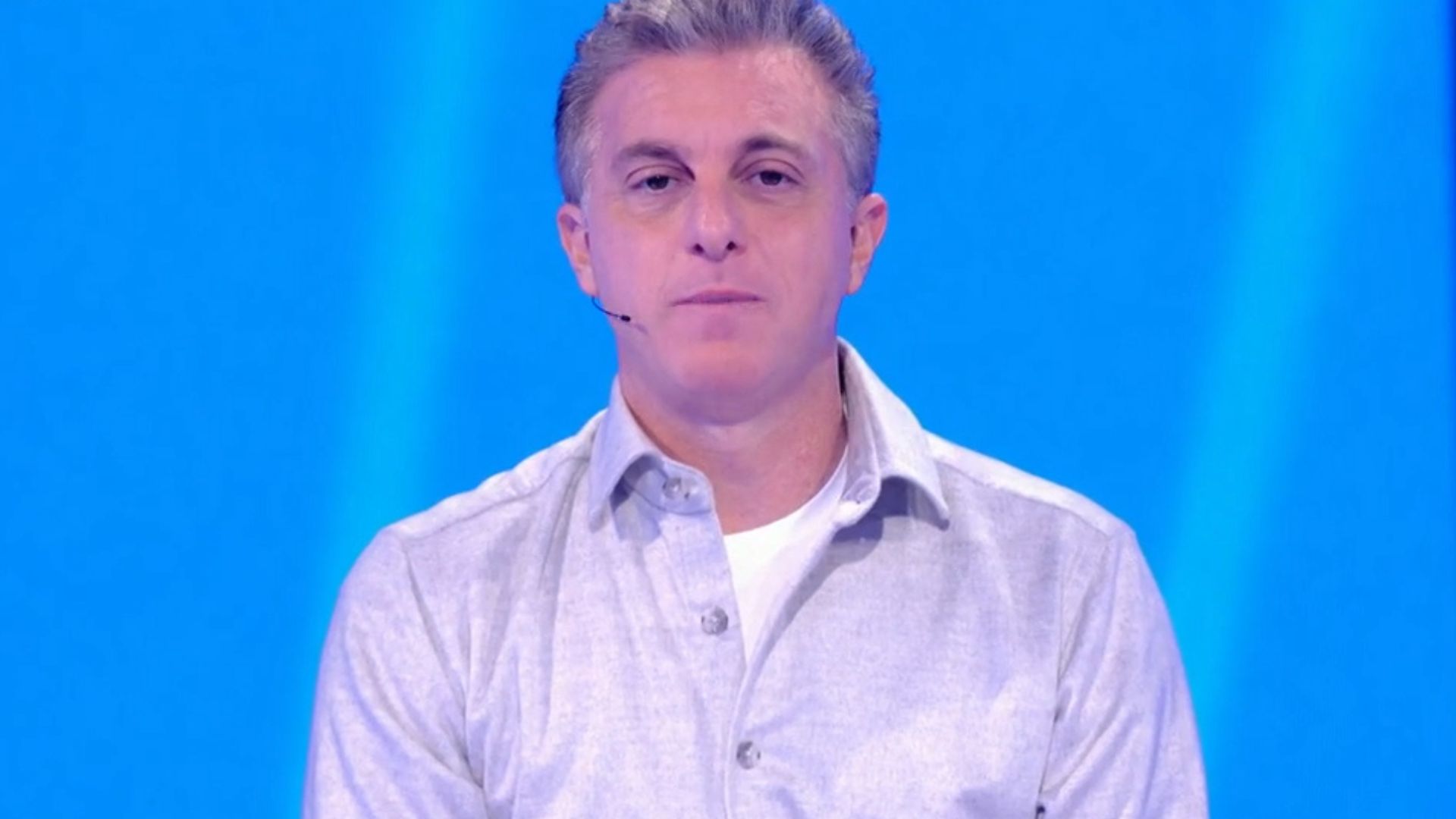 Com Domingão fora do ar, Luciano Huck se manifesta sobre ataques em Brasília: “Ordem”