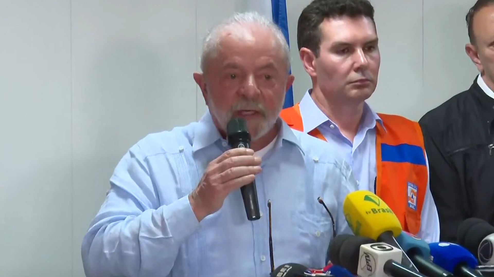 Lula decreta intervenção federal após ataques terroristas em Brasília: “Serão punidos”