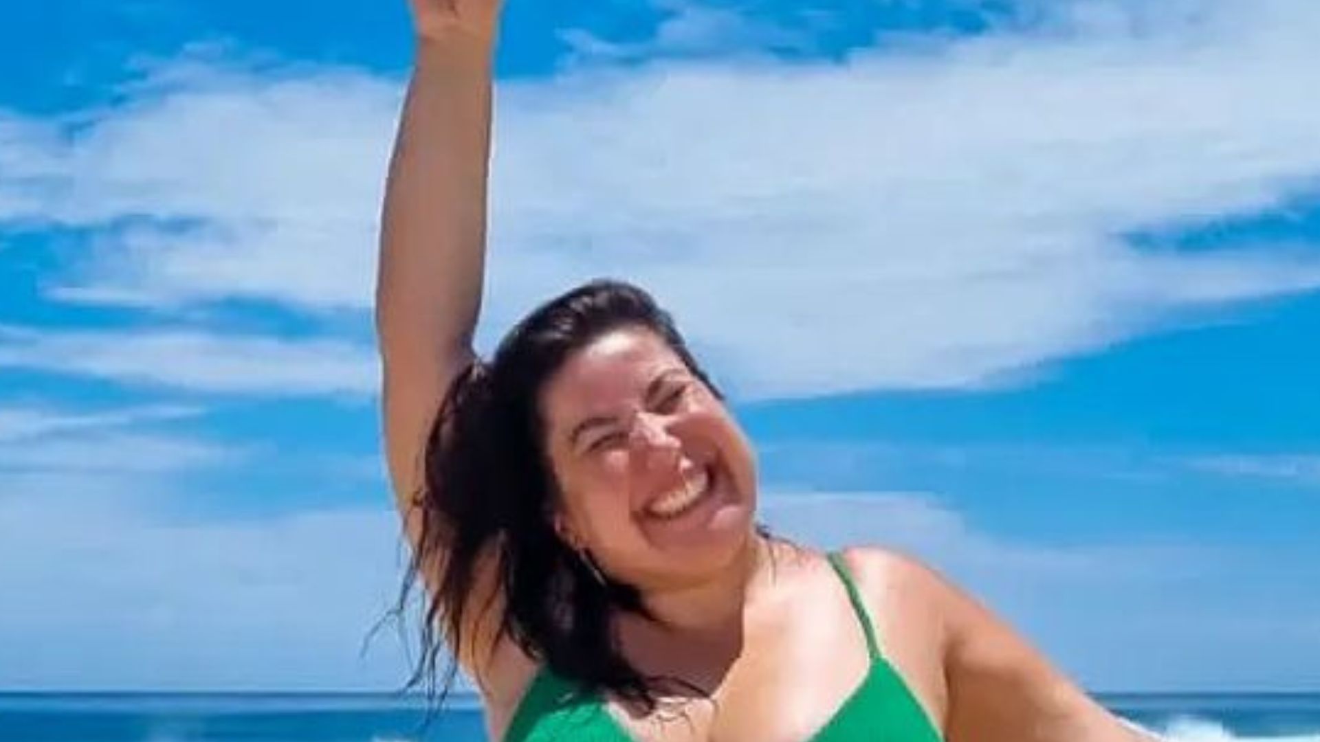 Mariana Xavier exibe curvas sensacionais em biquíni e beleza natural surpreende: “Sexy”