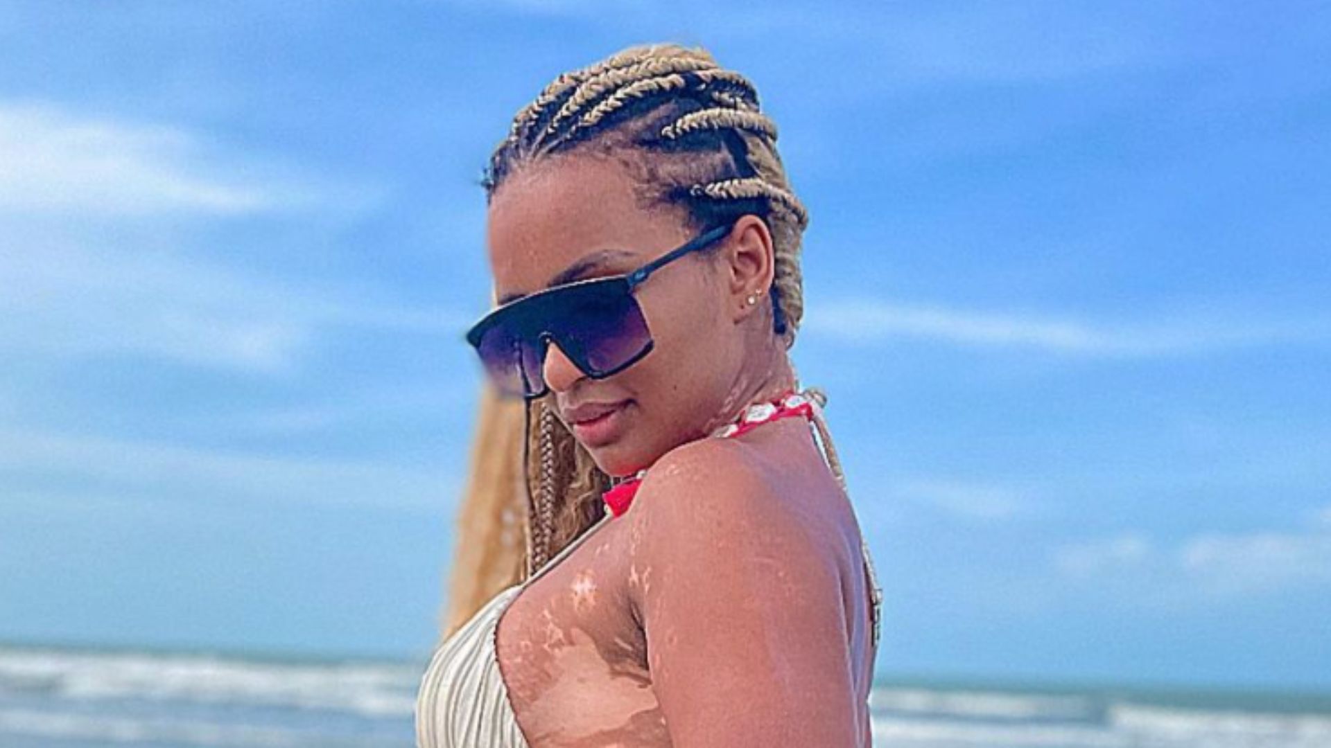 Ex-BBB Natália Deodato sensualiza de fio-dental, mas foto gera revolta: “Não entendi”