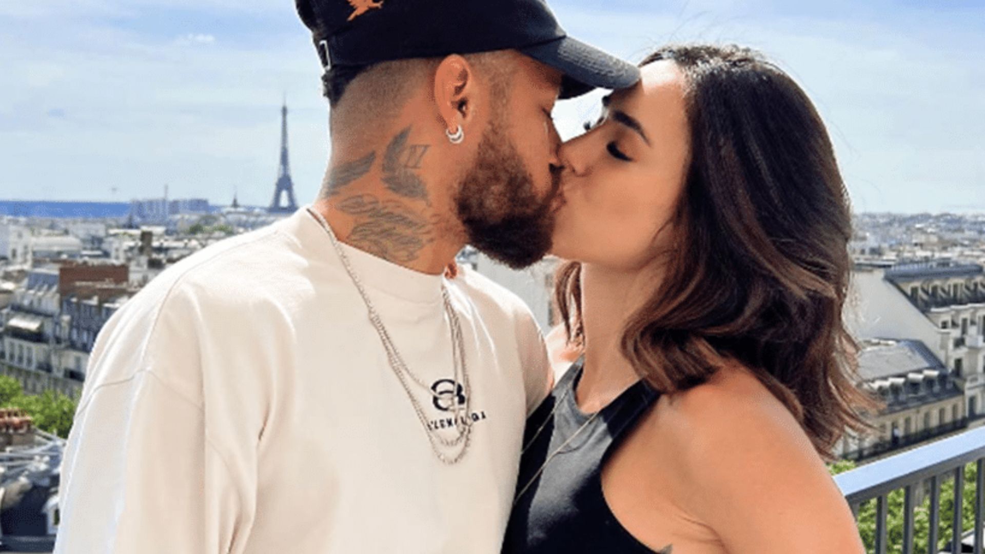 Casamento? Namorada de Neymar intriga fãs com foto nas redes sociais: “No cartório”