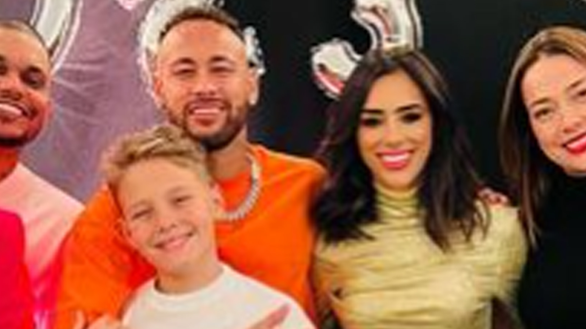Voltaram? Neymar Jr. passa ano novo com Bruna Biancardi em família