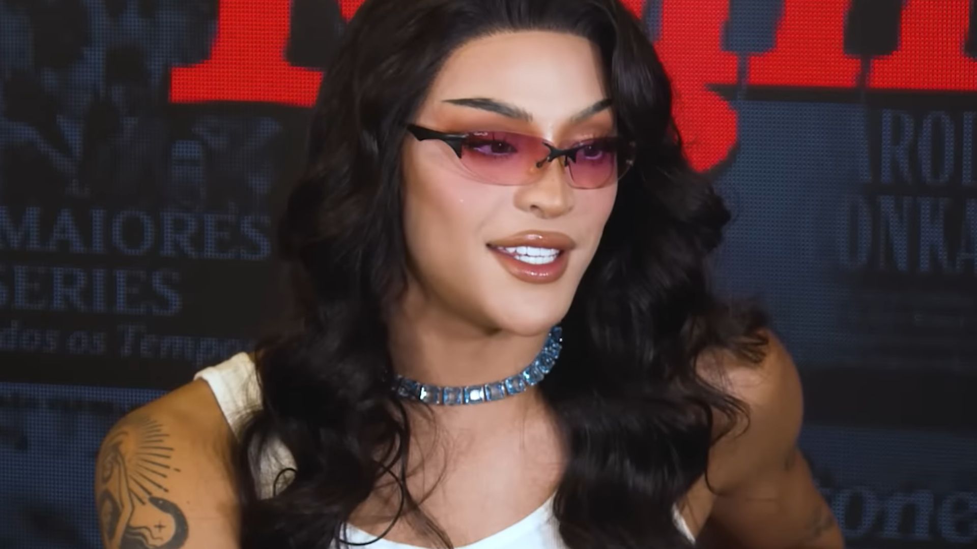 Pabllo Vittar se irrita após ser criticada por fãs e bate-boca na web: “Se toca”