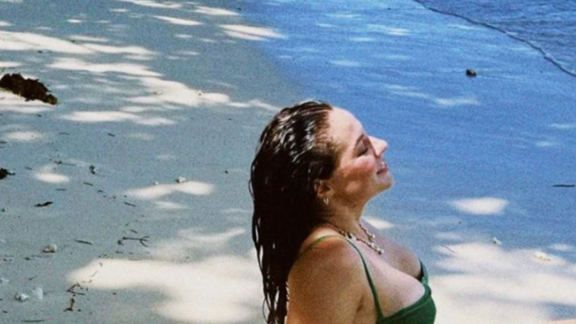 Paolla Oliveira sensualiza de biquíni e deixa fãs babando: “Não precisava humilhar”
