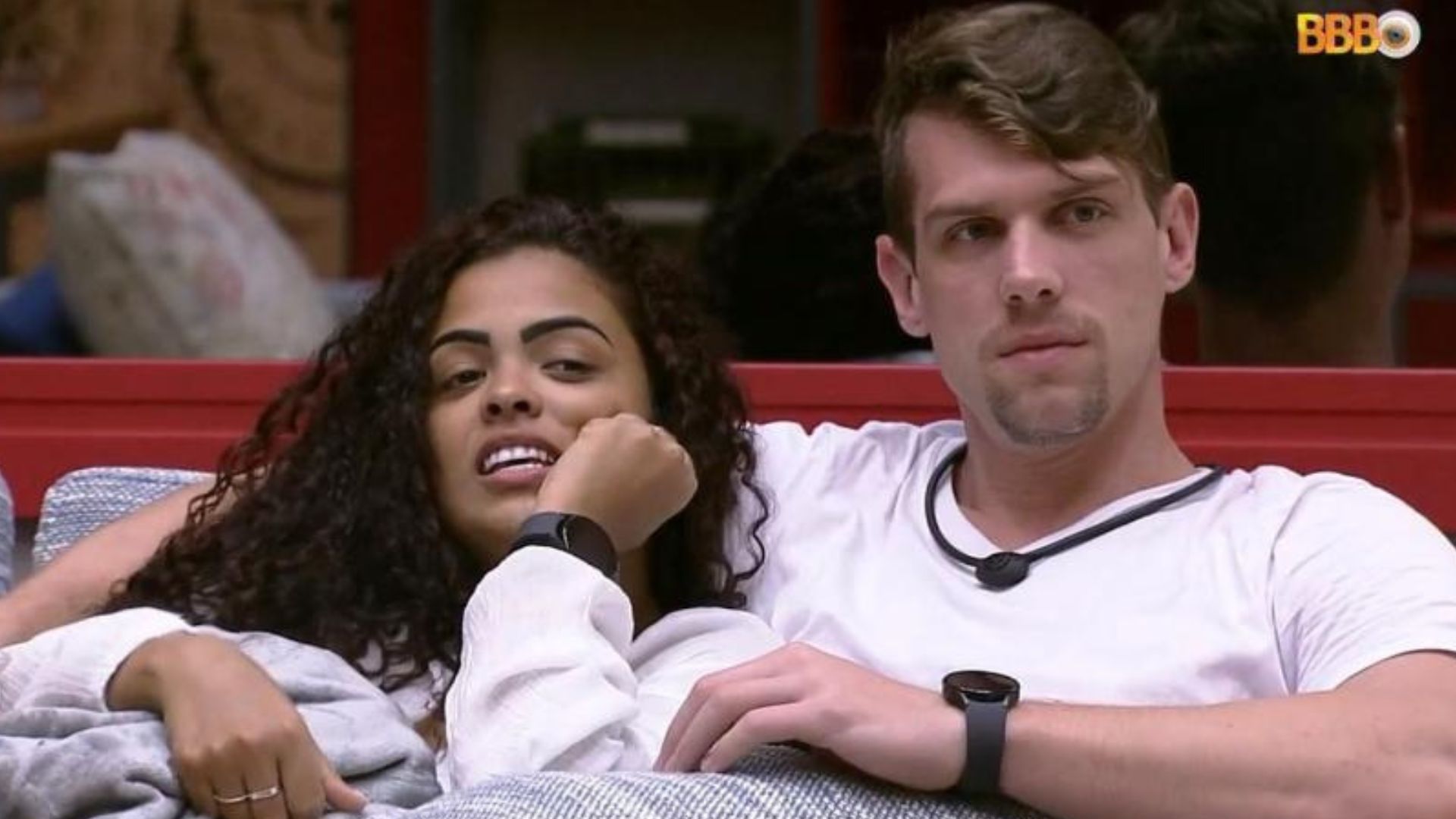 BBB23: Tá rolando? Paula e Cristian chocam com momento íntimo na sala: “Carente”