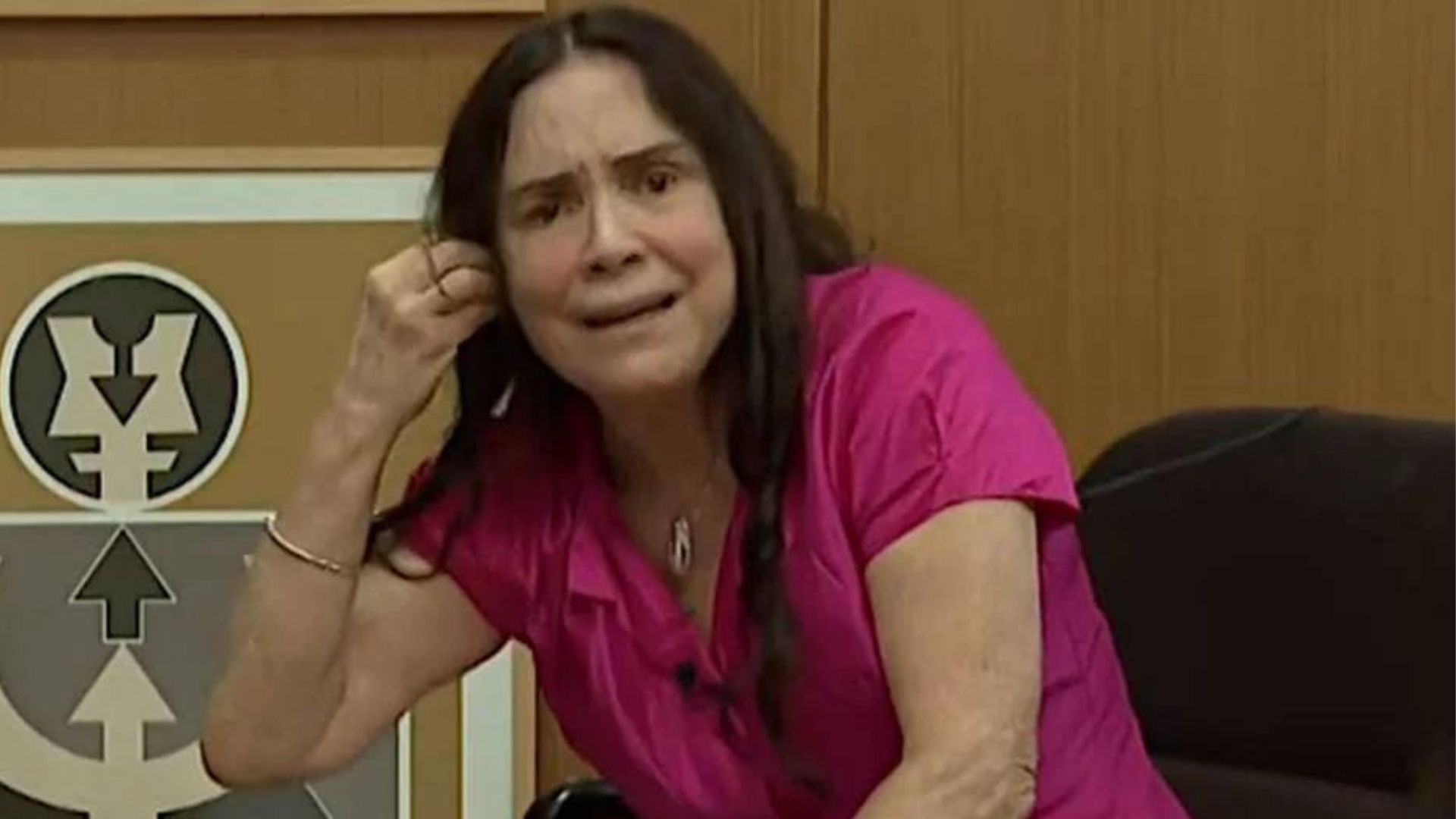 Massacrada pela classe artística, Regina Duarte ‘passa o pires’ e pede ajuda financeira
