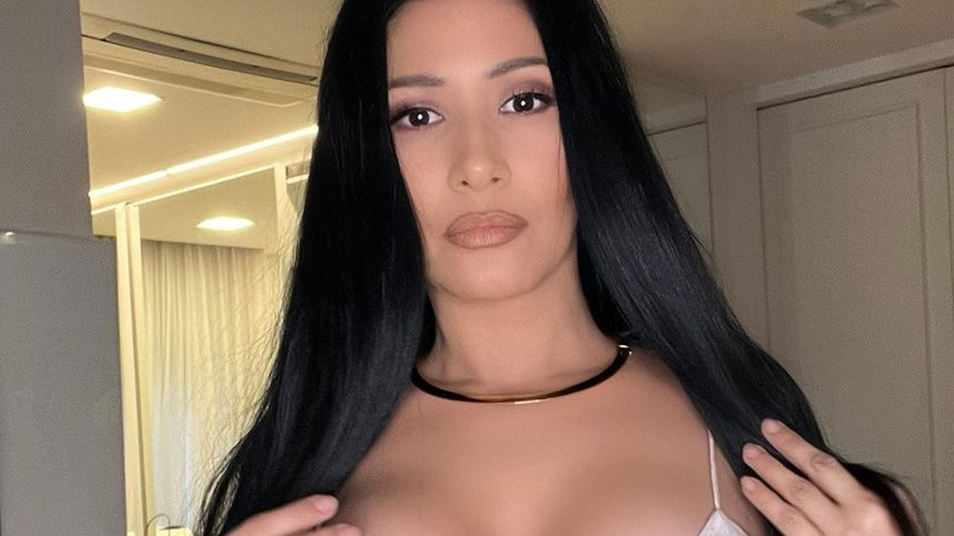 Simaria causa com lingerie minúscula e fica no limite de mostrar tudo: “Está mais linda”