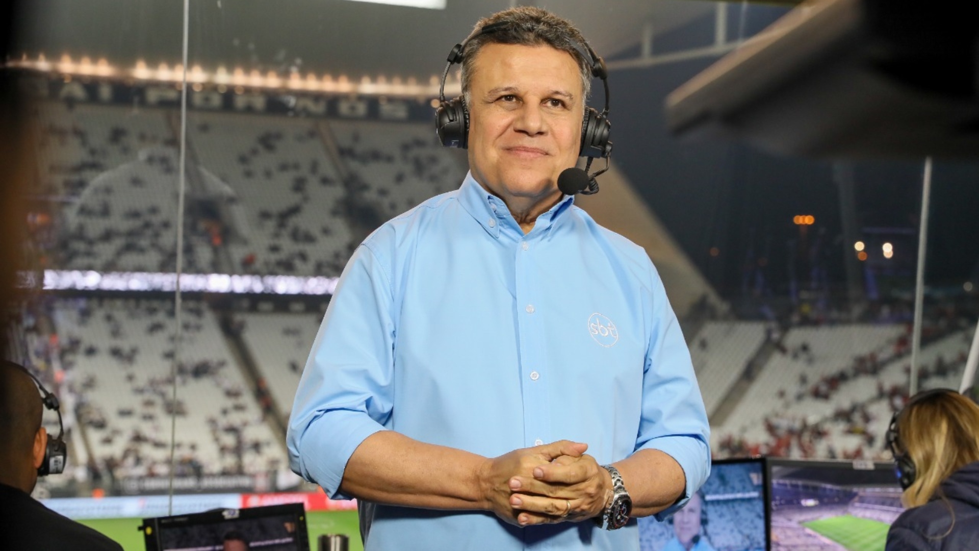 Téo José ganha como melhor narrador esportivo no ‘Prêmio Contigo! 2022’ e celebra: “Alegria enorme”