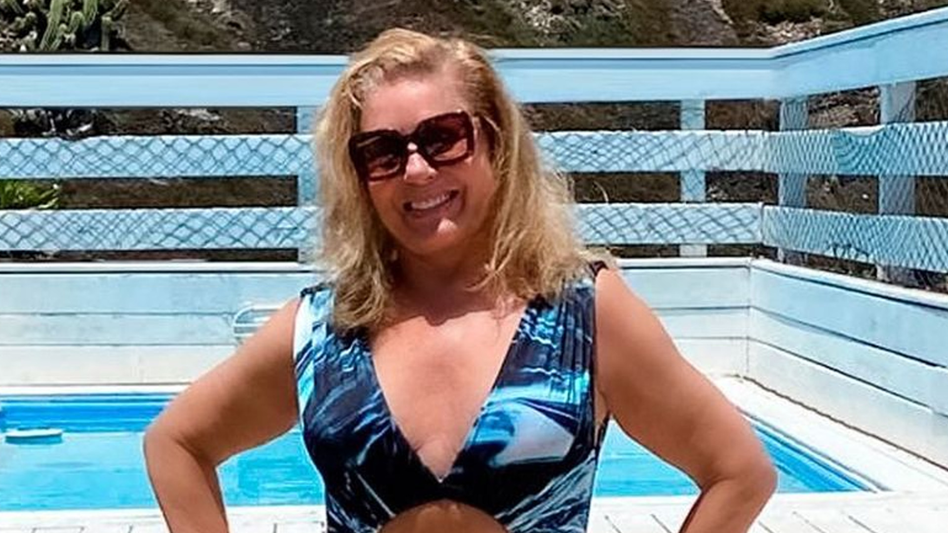 Aos 71 anos, Vera Fischer mostra corpo intocado pelo tempo de maiô: “Mulherão”