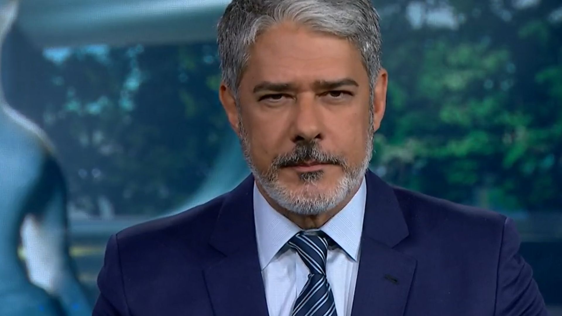 William Bonner se revolta no Jornal Nacional e ataca bolsonaristas radicais: “Vândalos”