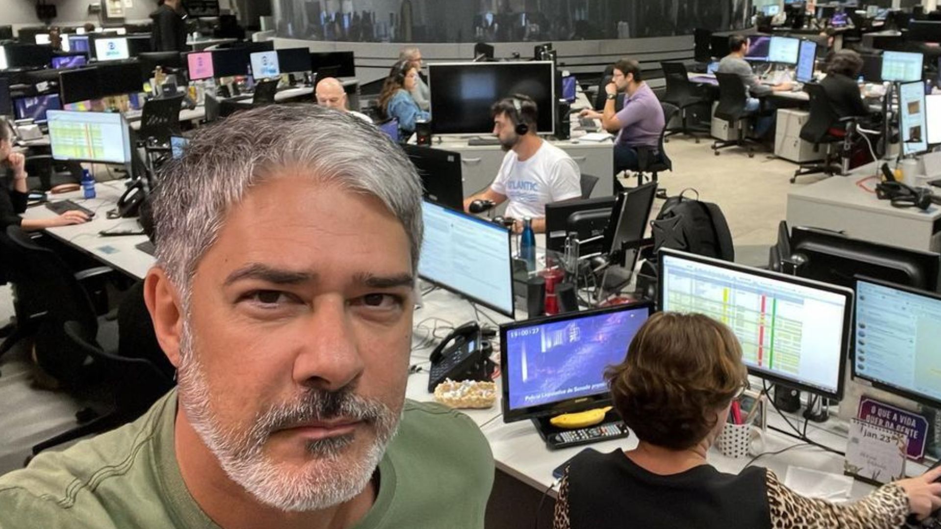 William Bonner é convocado às pressas na Globo e perde folga após atos golpistas