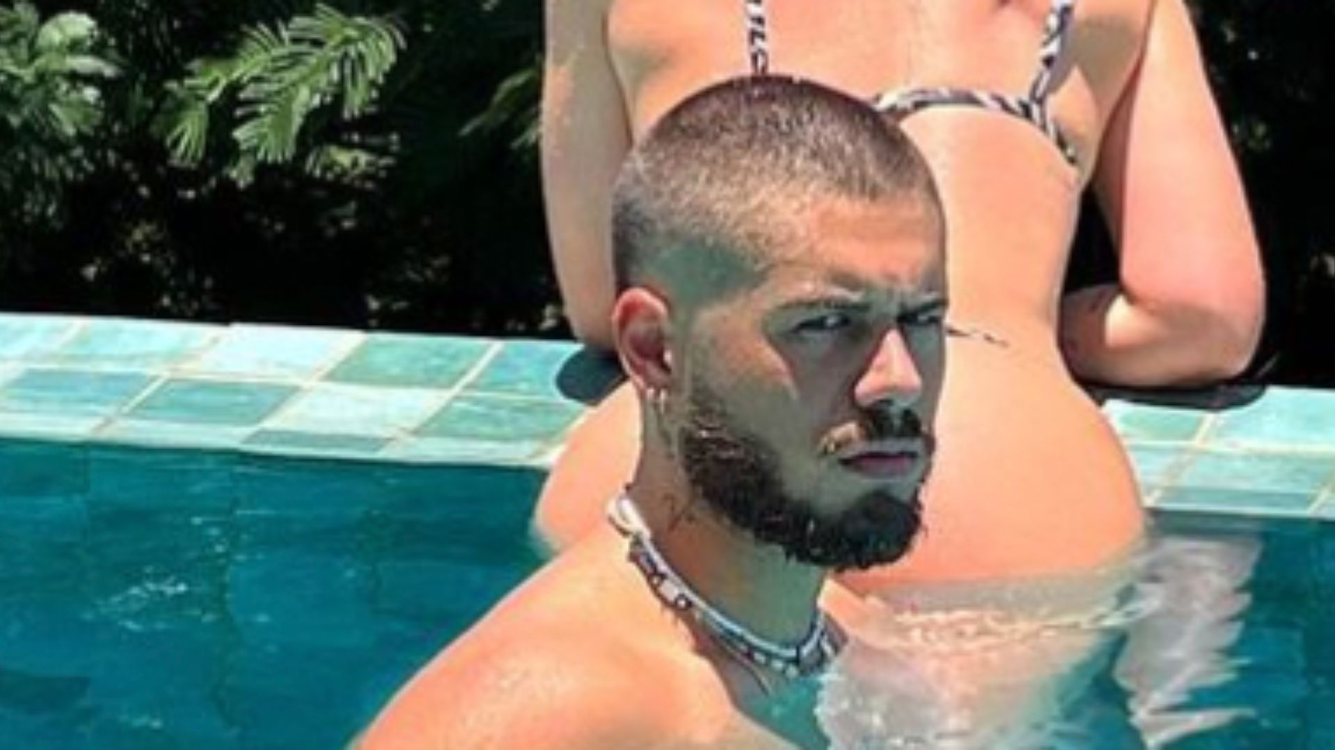Zé Felipe fecha a cara e censura foto de Virgínia Fonseca na piscina: “Sem nada?”