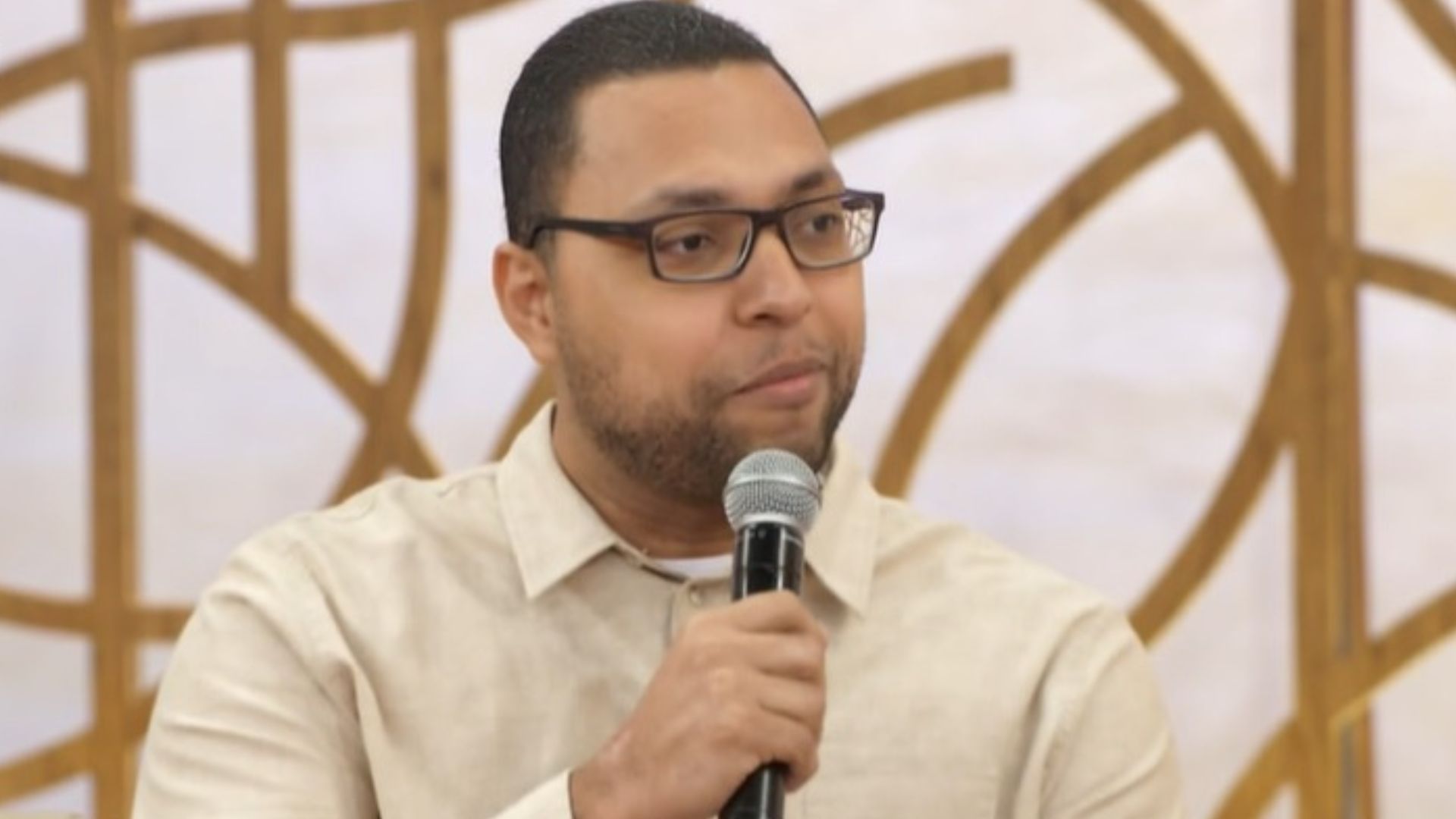 Gente? Miguel de ‘Vai na Fé’, Adriano Canindé é pastor na vida real
