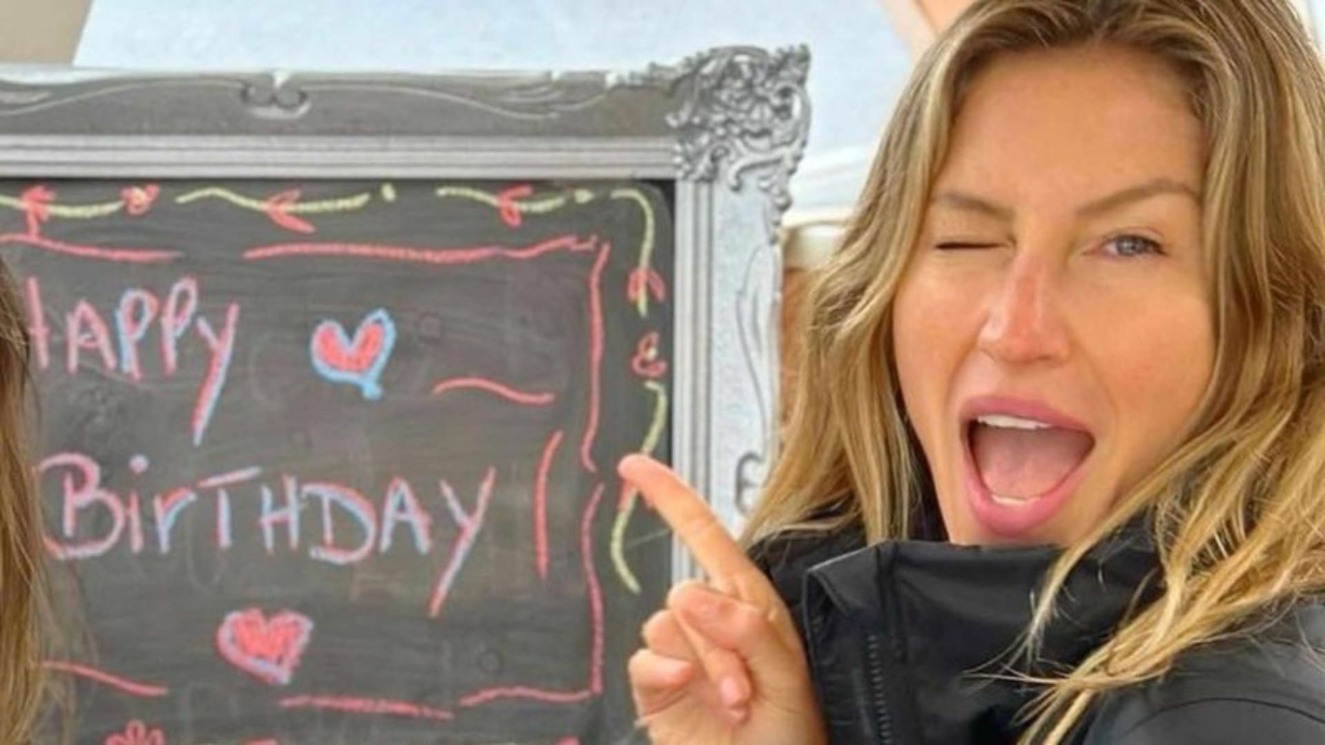 Idênticas? Discreta, Gisele Bündchen posa com irmã gêmea em cliques raríssimos: “Lindas”