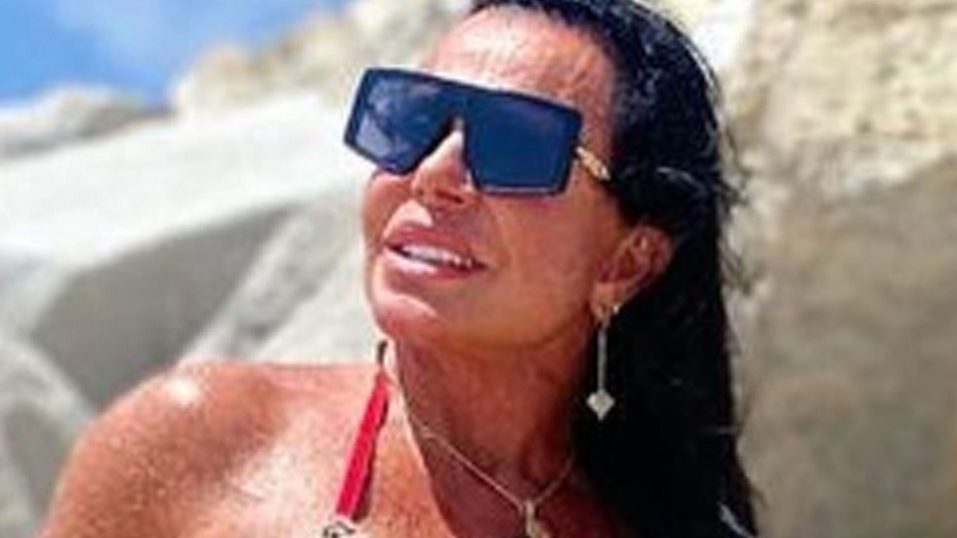 Gretchen torra no verão europeu e exibe forma ao natural: “Pra quem pode”