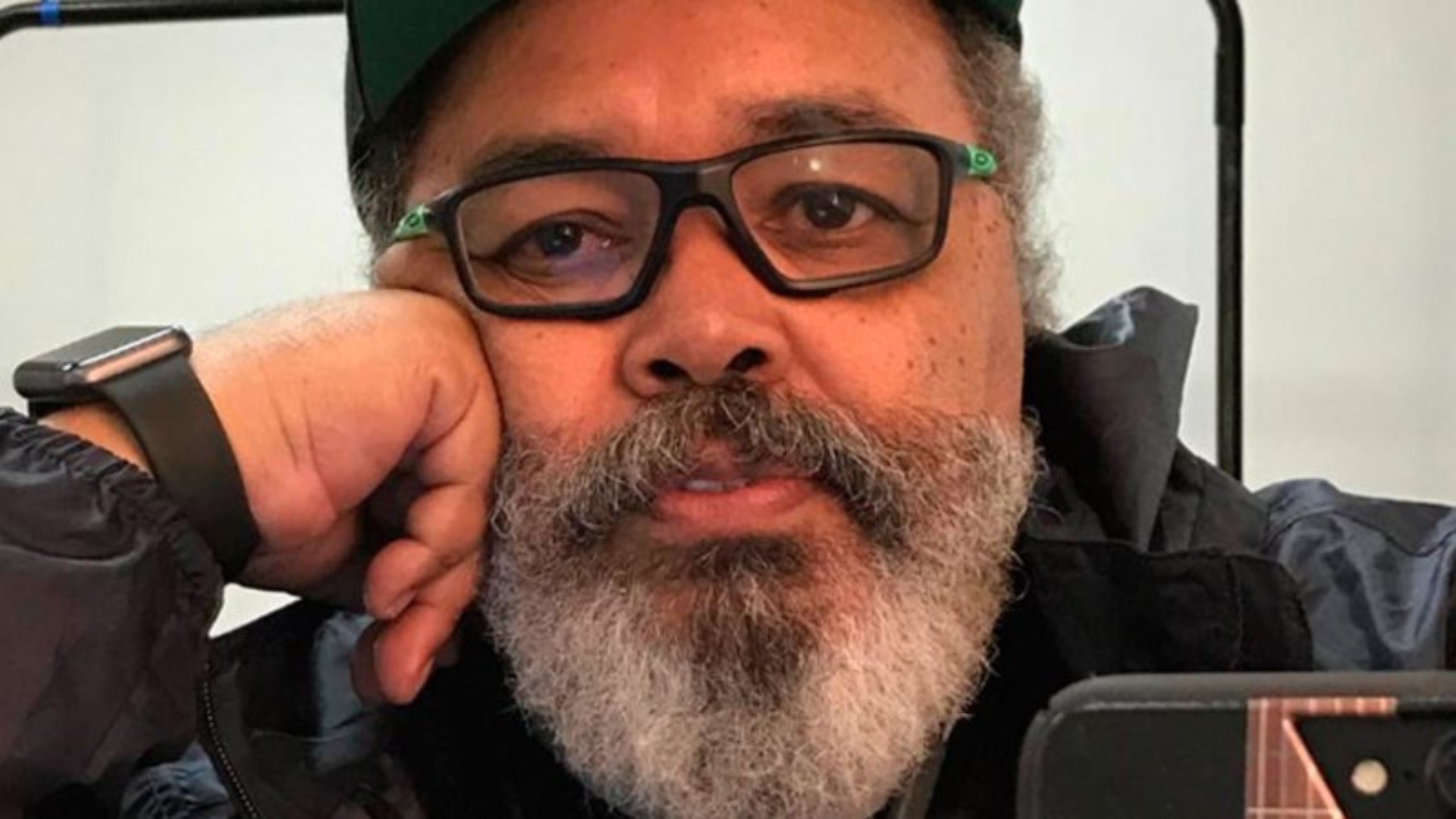 Jorge Aragão é diagnosticado com câncer e equipe se pronuncia: “Segue confiante”