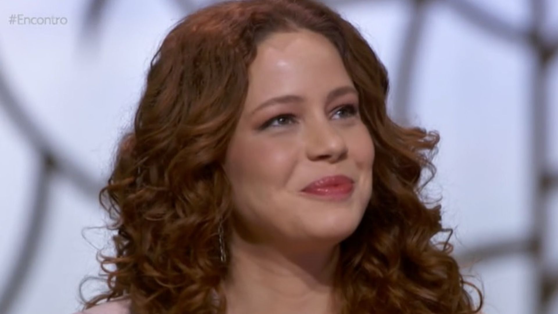 Idade de Leandra Leal gera indignação no ‘Encontro’: “Achei que ela tinha 32”