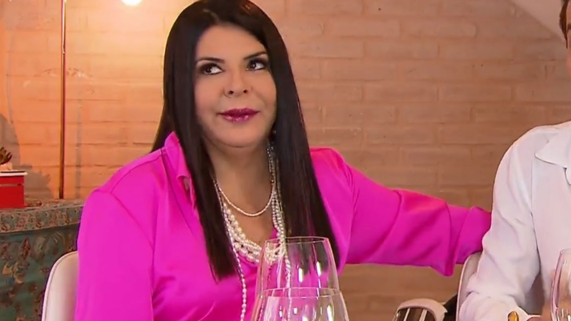 Sincera, Mara Maravilha desabafa sobre sexualidade do marido no ‘Fofocalizando’: “Qual o problema?”