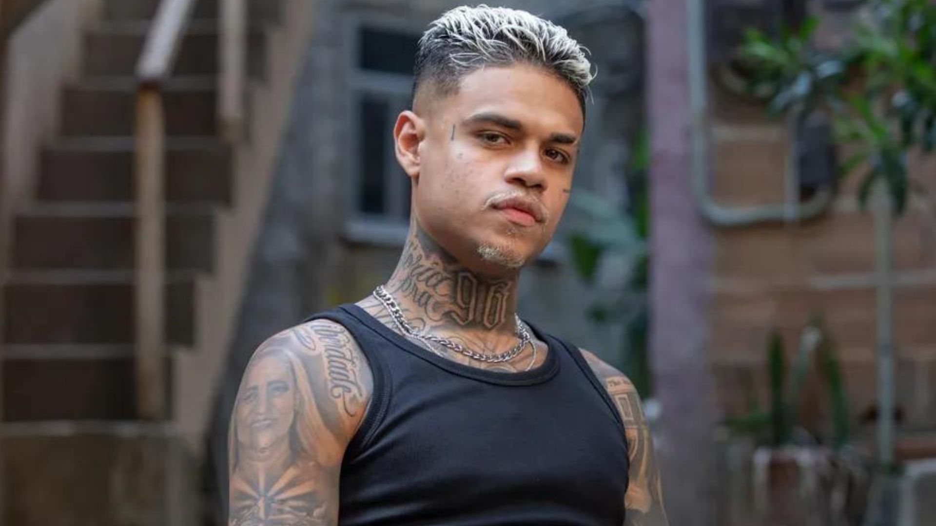 Precisava disso? Em show, MC Cabelinho constrange seguranças na frente do público: “Caralh*”