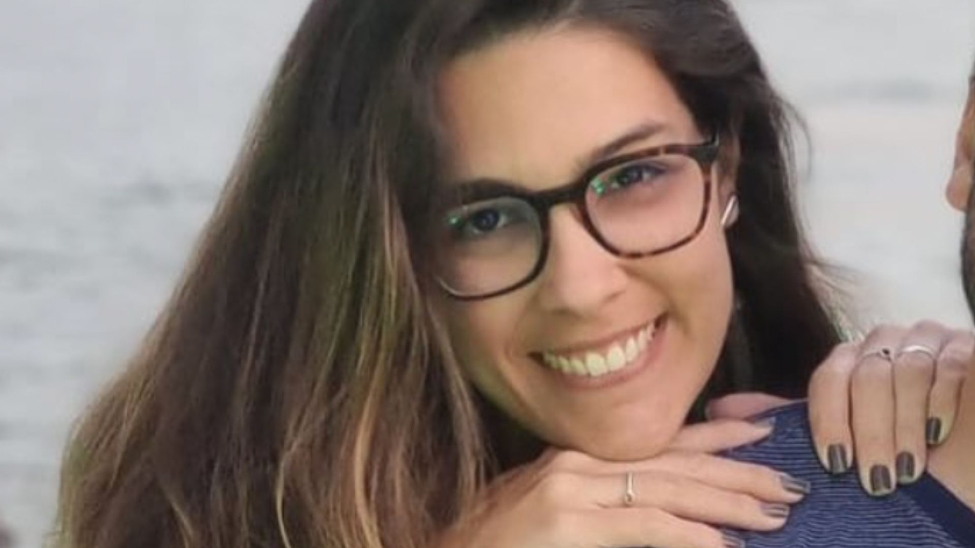 Narradora da Globo, Renata Silveira é casada e já tem um filho enorme; veja fotos