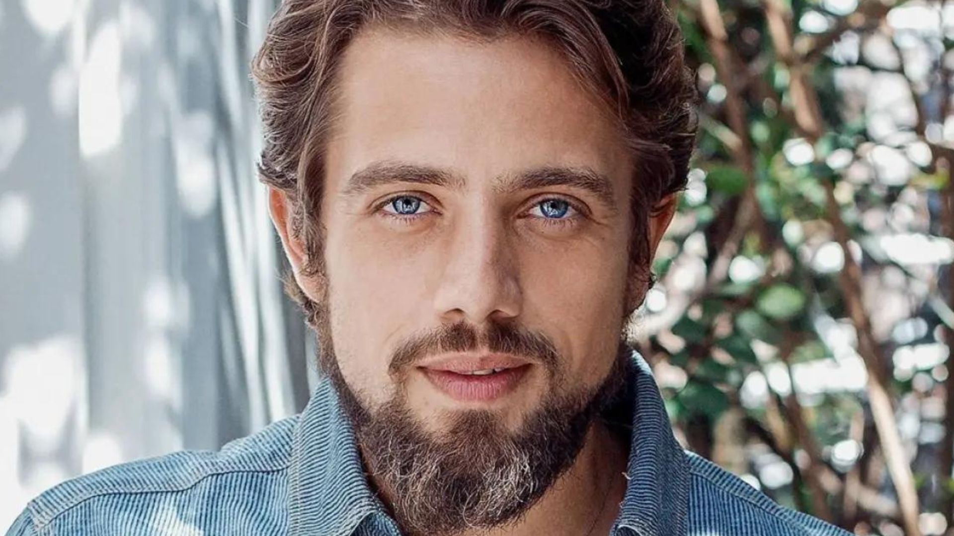 Voltaram? Rafael Cardoso é flagrado em passeio com a ex após polêmicas