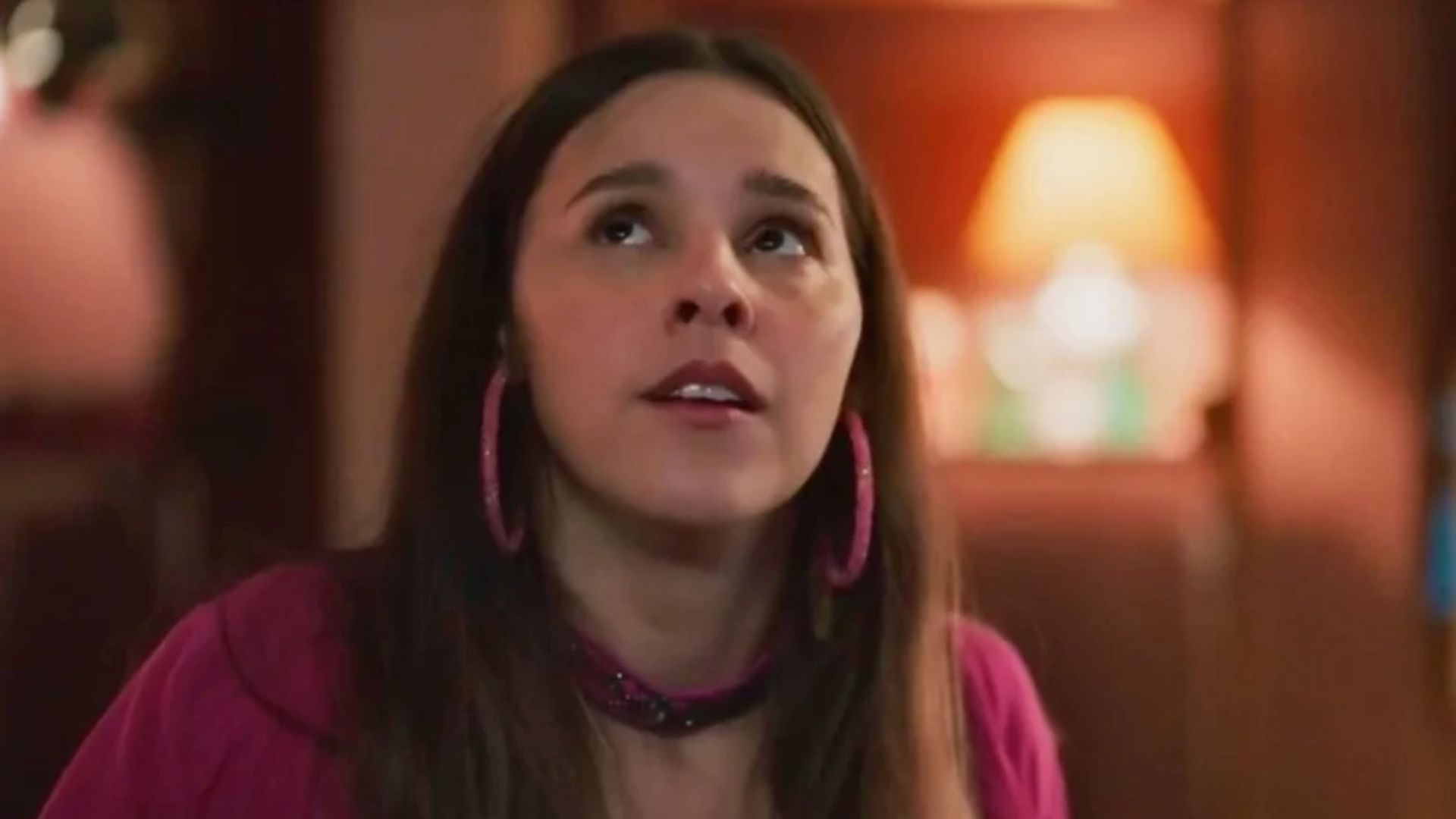 Terra e Paixão: Mentindo sobre parentesco, Berenice perde o direito de comandar bar