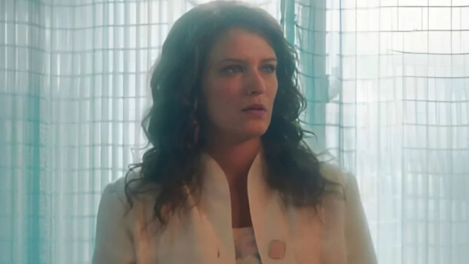 Terra e Paixão: Personagem inesperado confirma farsa da morte de Agatha