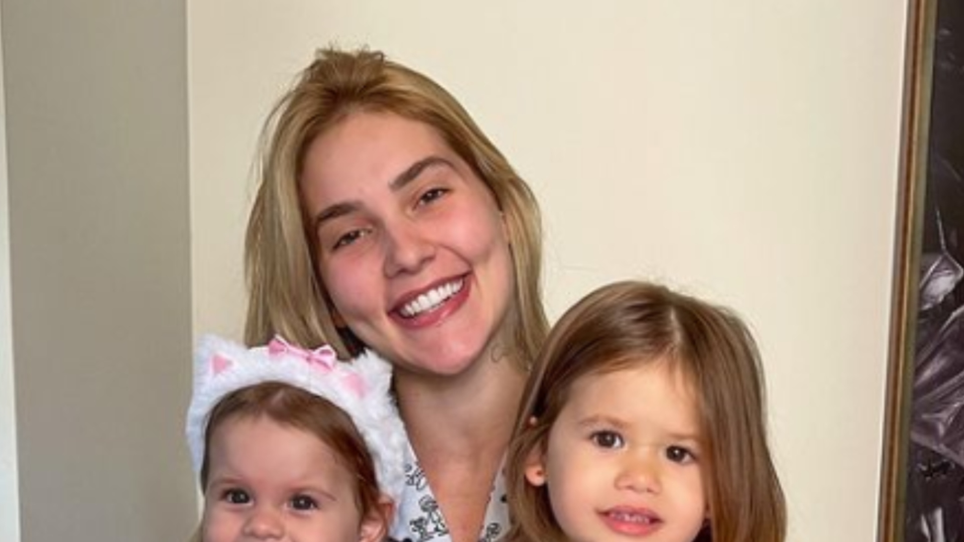 Virginia Fonseca combina look fofíssimo com as filhas e semelhança impressiona: “A cara”