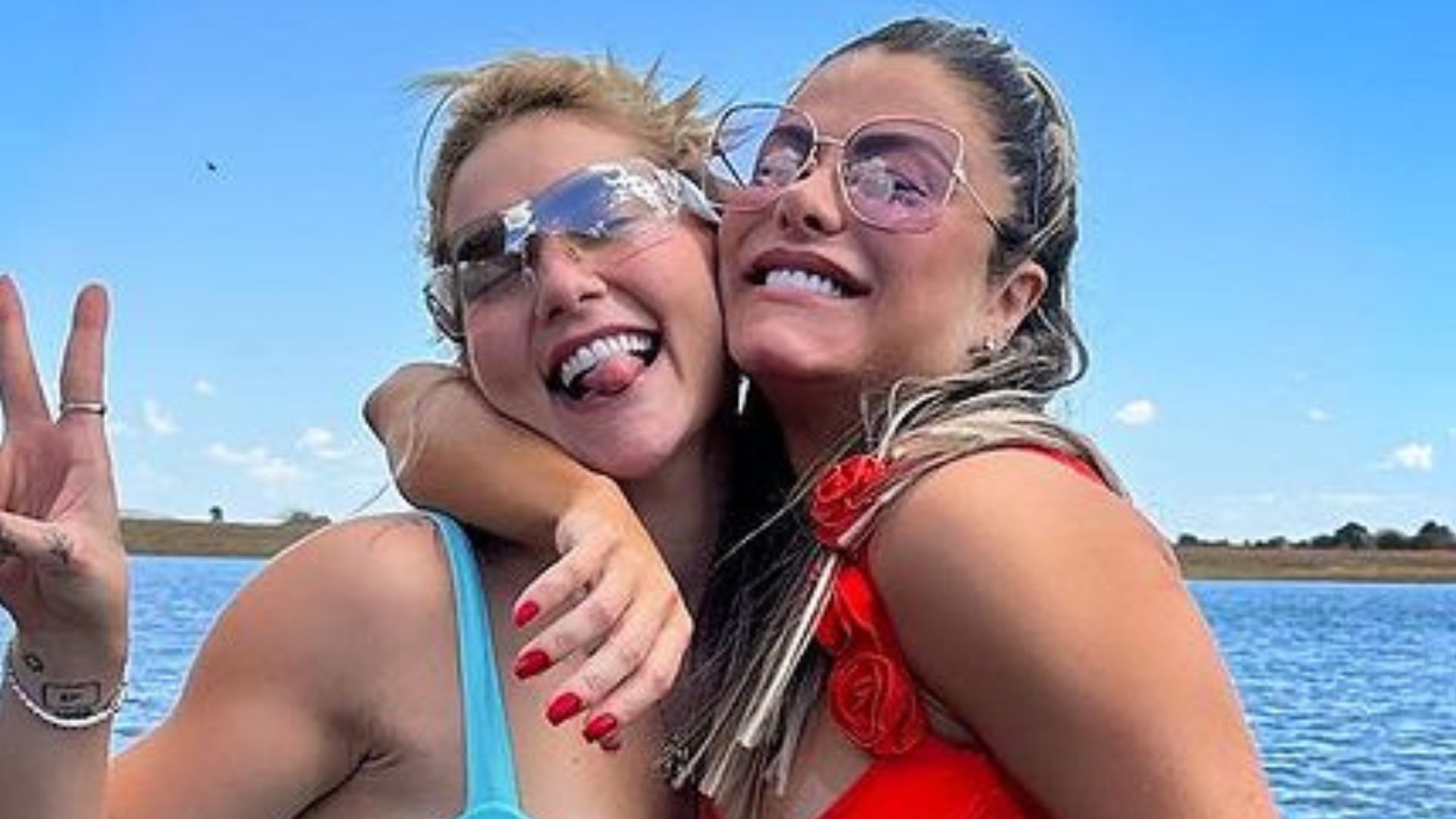 Virgínia Fonseca e Poliana Rocha causam inveja ao posarem agarradinhas no lago: “Humilhou”